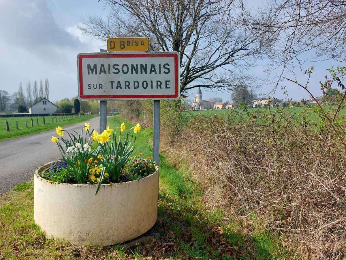 "Le Petit Bonheur" Gite Van 4 Tot 12 Personen Met Prive Vijver Van 2Ha Maisonnais-Sur-Tardoire ภายนอก รูปภาพ